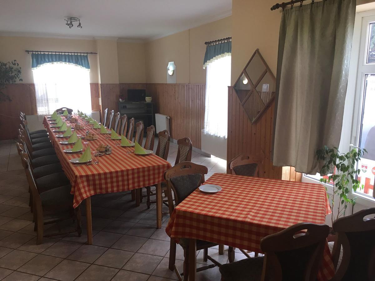 Kek Laguna Panzio Dombrád Buitenkant foto