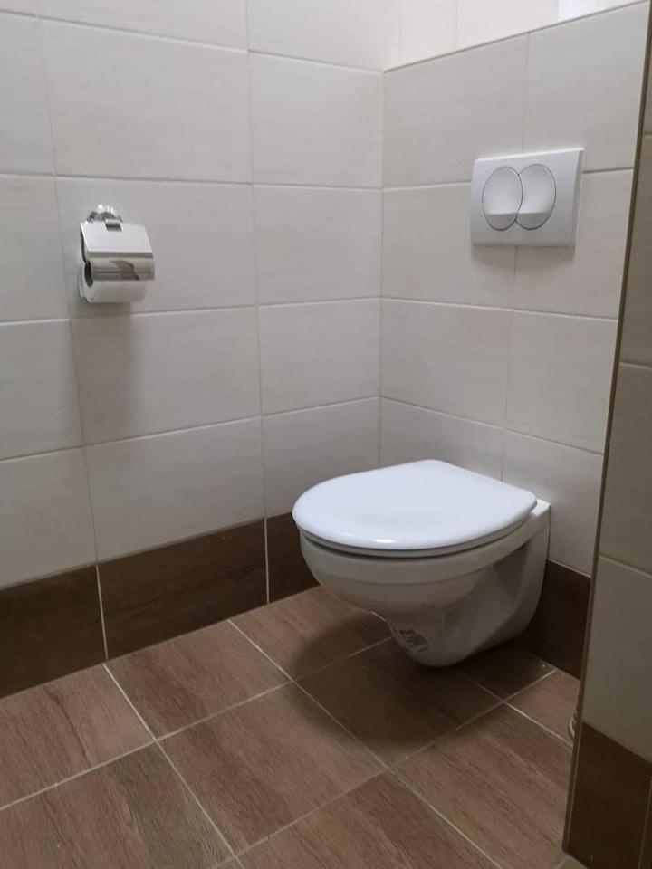 Kek Laguna Panzio Dombrád Buitenkant foto