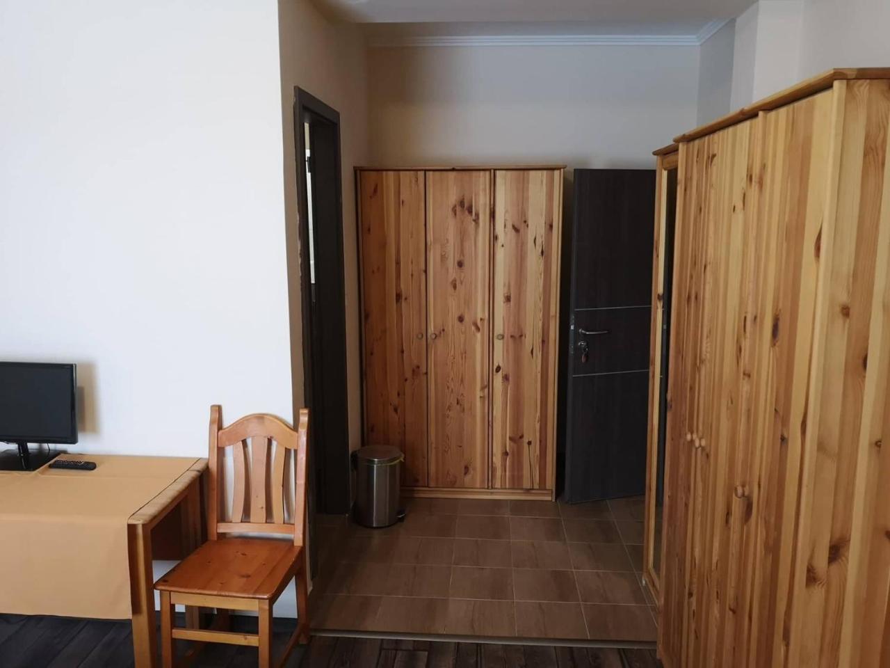Kek Laguna Panzio Dombrád Buitenkant foto